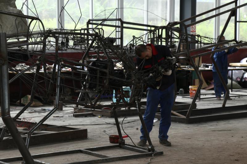 仿真恐龙骨架制作--生产现场-汇龙堂