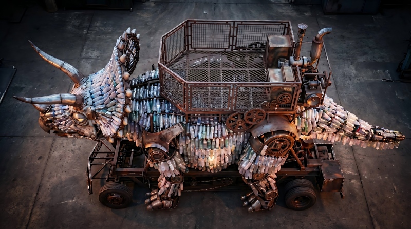 仿真三角龙车全景-环保再生材料恐龙鳞甲