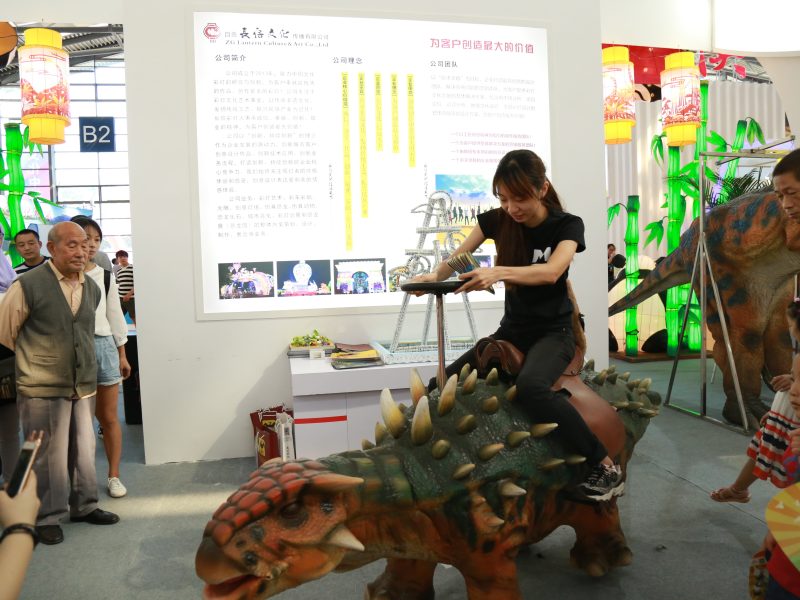 仿真甲龙骑乘